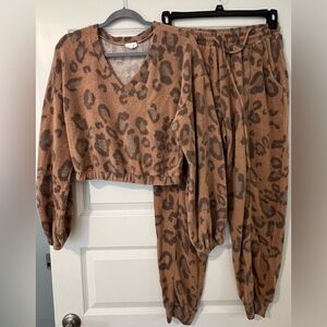 Boutique Leopard Print Cozy Two-Piece Loungewear Set - Brown